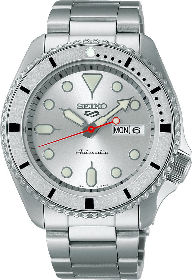 Seiko 5 Sports SRPK03 Limited Edition "Silver Bullet 1968" — view 2
