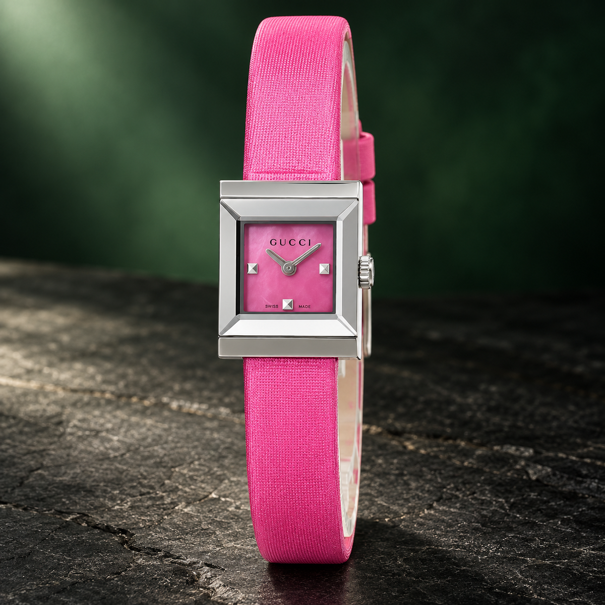 Gucci G-Frame YA128533 Fuchsia Mother-of-Pearl Watch – 14 × 18m — view 3