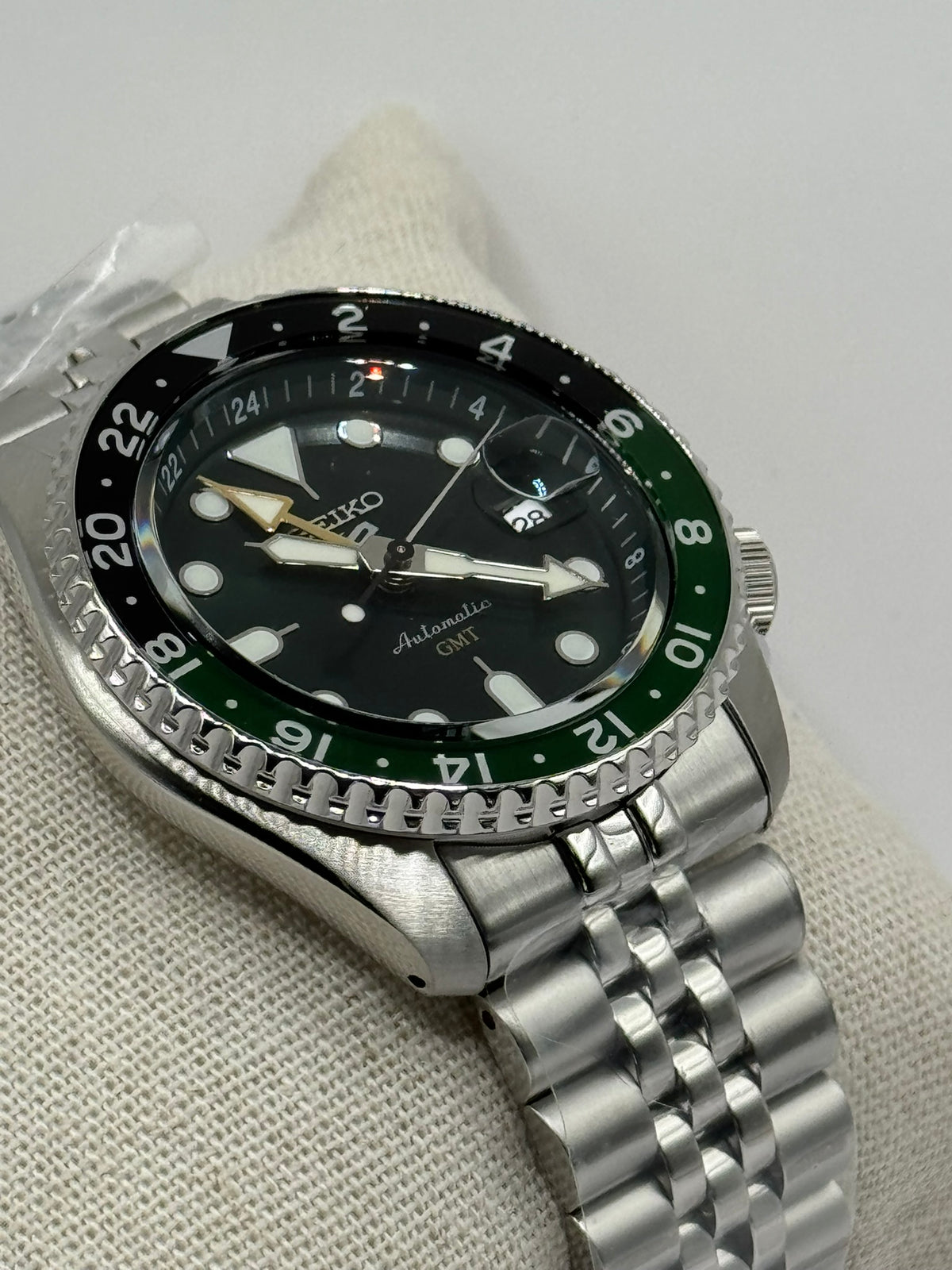 Seiko 5 Sports GMT SSK035K1 – Green Dial Automatic GMT — view 10