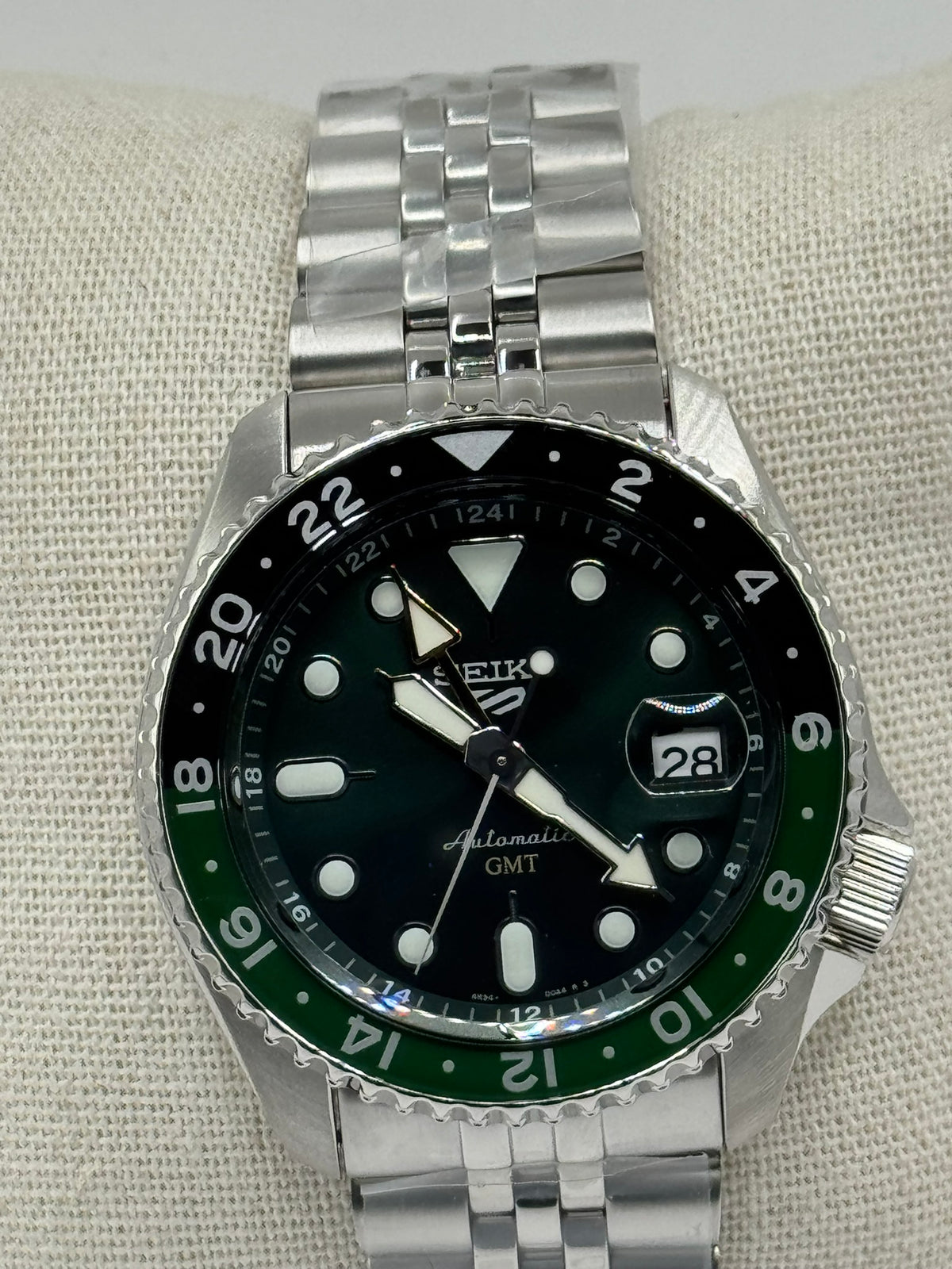 Seiko 5 Sports GMT SSK035K1 – Green Dial Automatic GMT — view 13