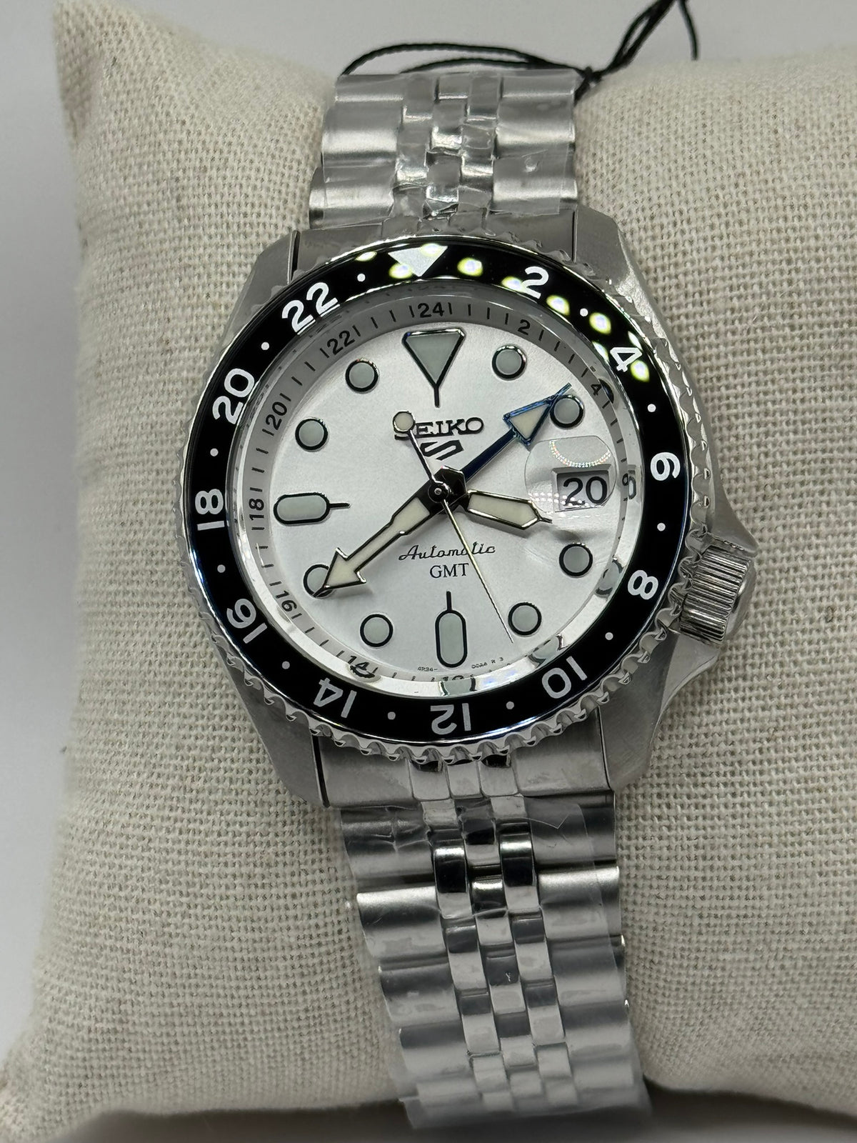 Seiko 5 Sports GMT SSK033 – Silver Dial / Blue &amp; Black GMT — view 3