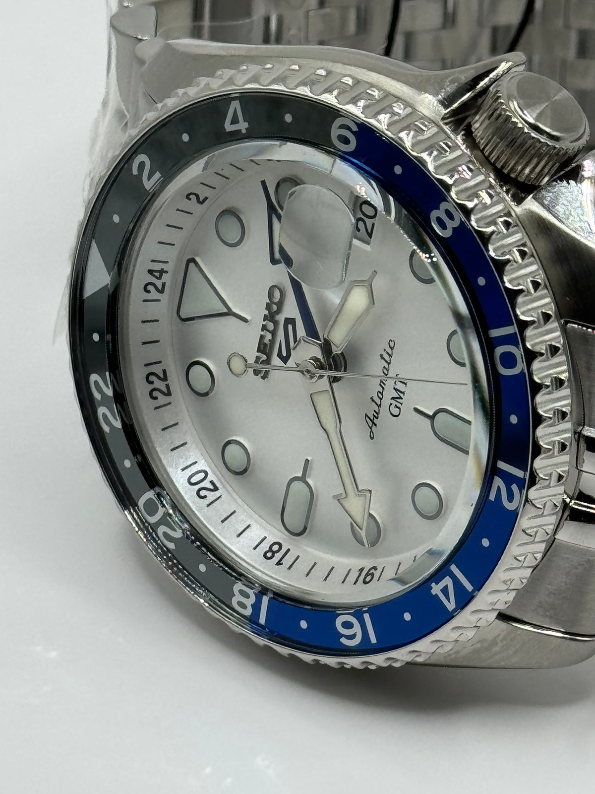 Seiko 5 Sports GMT SSK033 – Silver Dial / Blue &amp; Black GMT — view 11