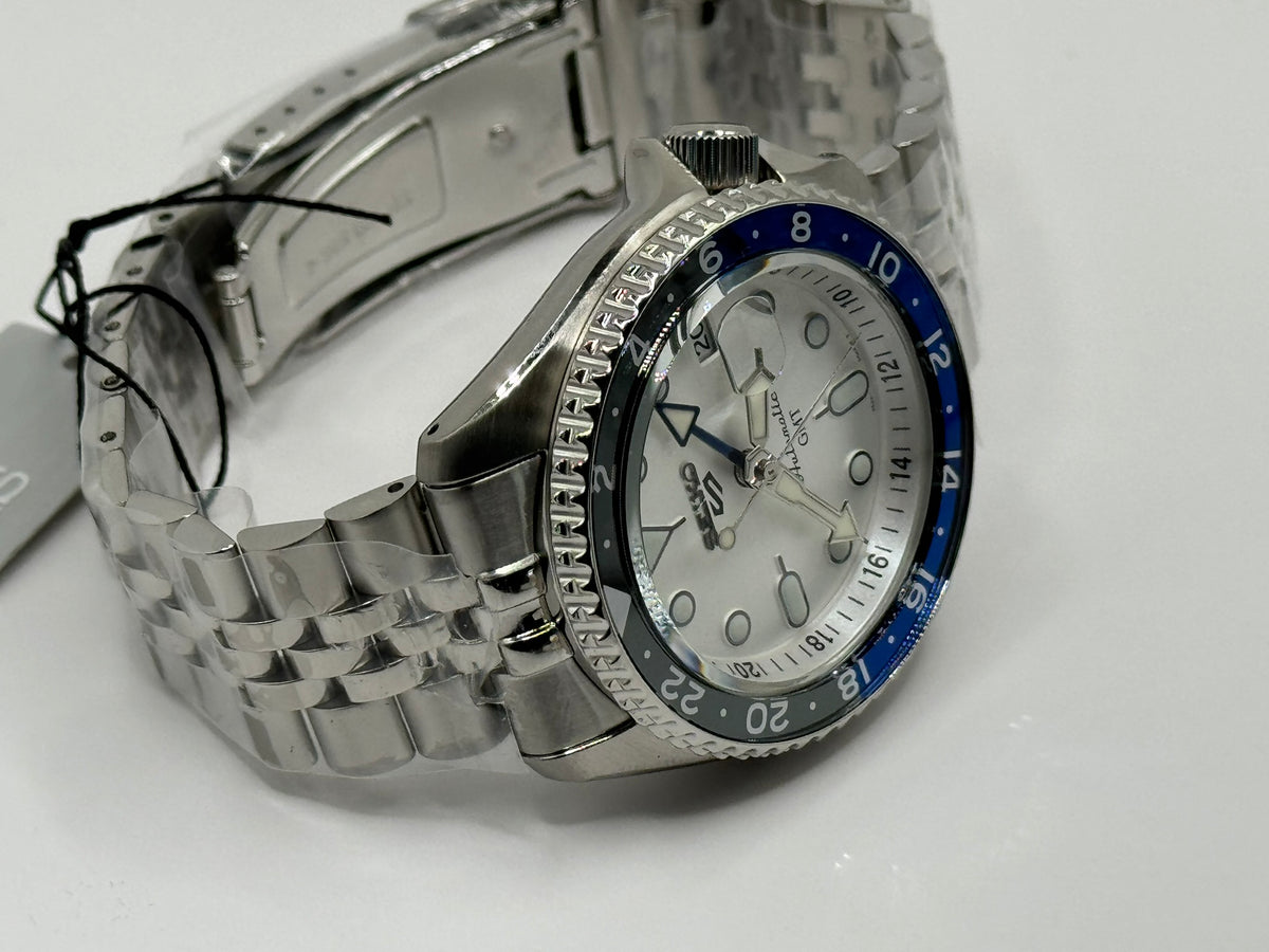 Seiko 5 Sports GMT SSK033 – Silver Dial / Blue &amp; Black GMT — view 14