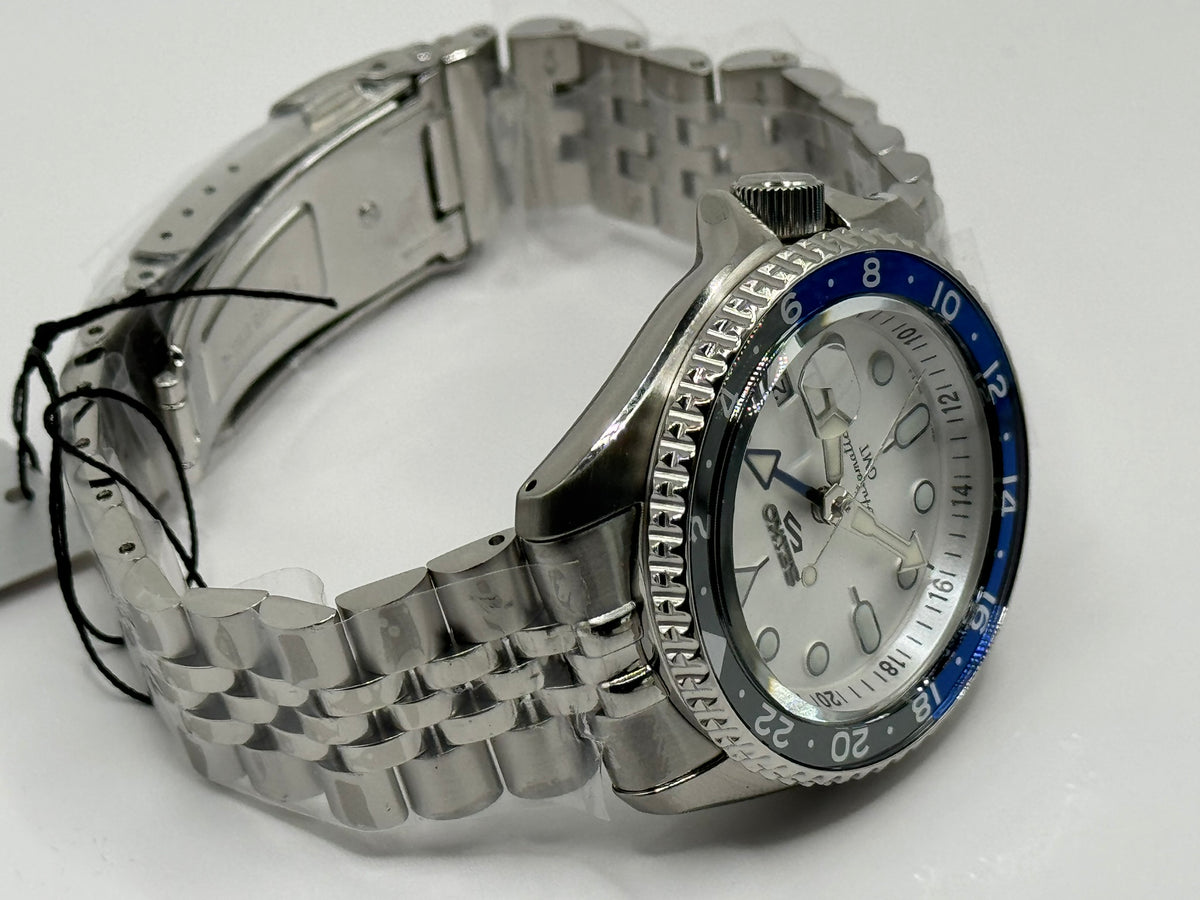 Seiko 5 Sports GMT SSK033 – Silver Dial / Blue &amp; Black GMT — view 15