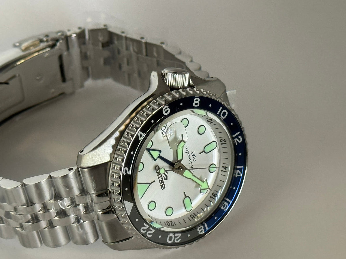 Seiko 5 Sports GMT SSK033 – Silver Dial / Blue &amp; Black GMT — view 16