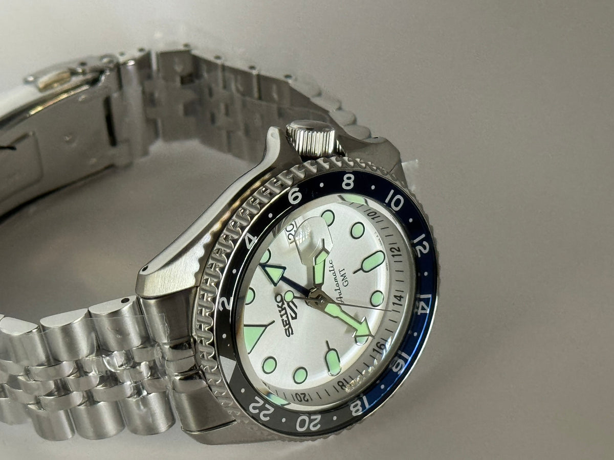 Seiko 5 Sports GMT SSK033 – Silver Dial / Blue &amp; Black GMT — view 17