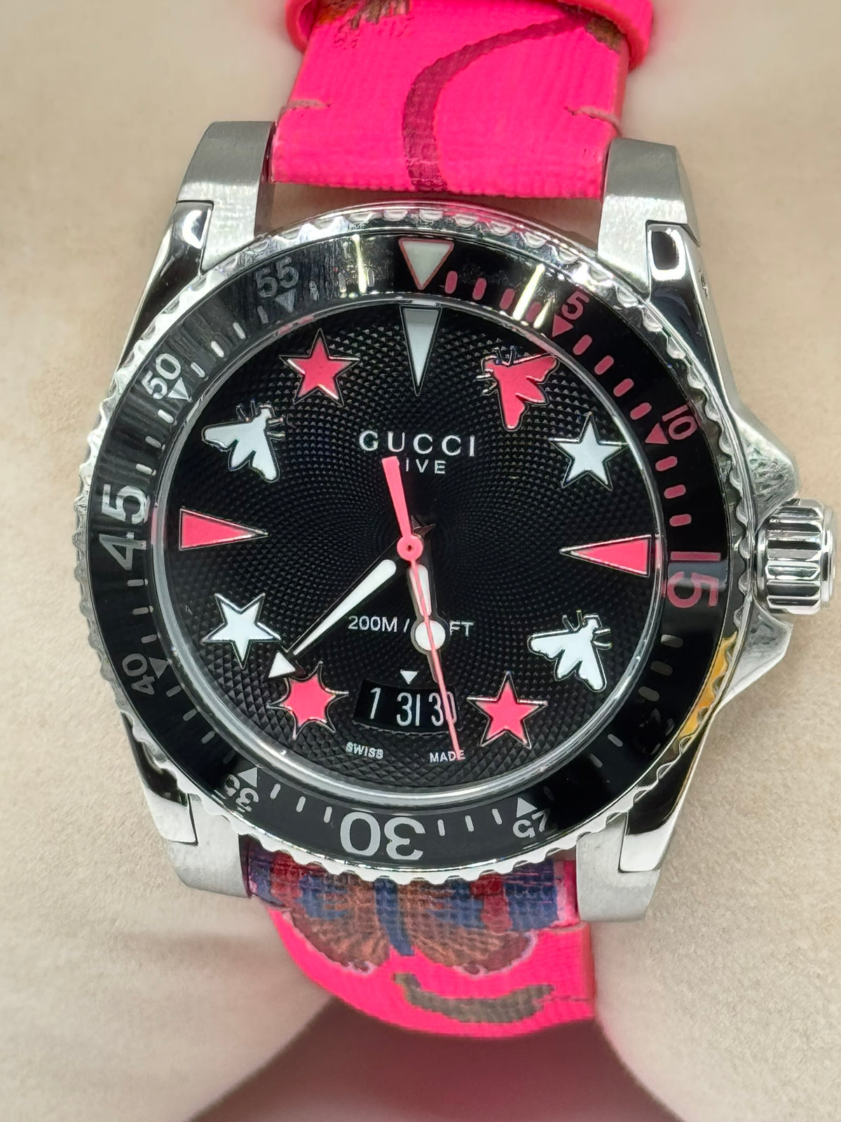 Gucci Dive – Pink/Black Dial – Swiss Made – 200M — view 10