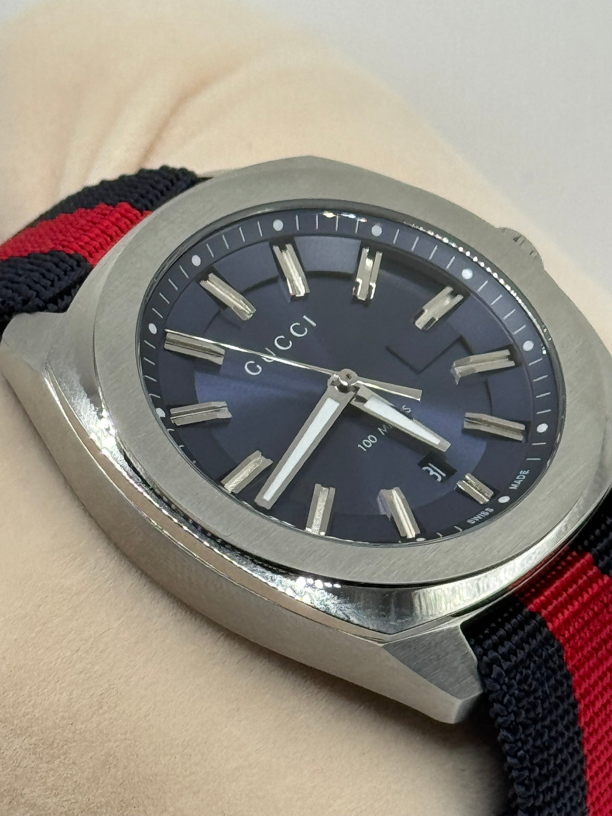 Gucci GG2570 Blue Dial – Swiss Made – Red &amp; Blue Web Strap — view 8