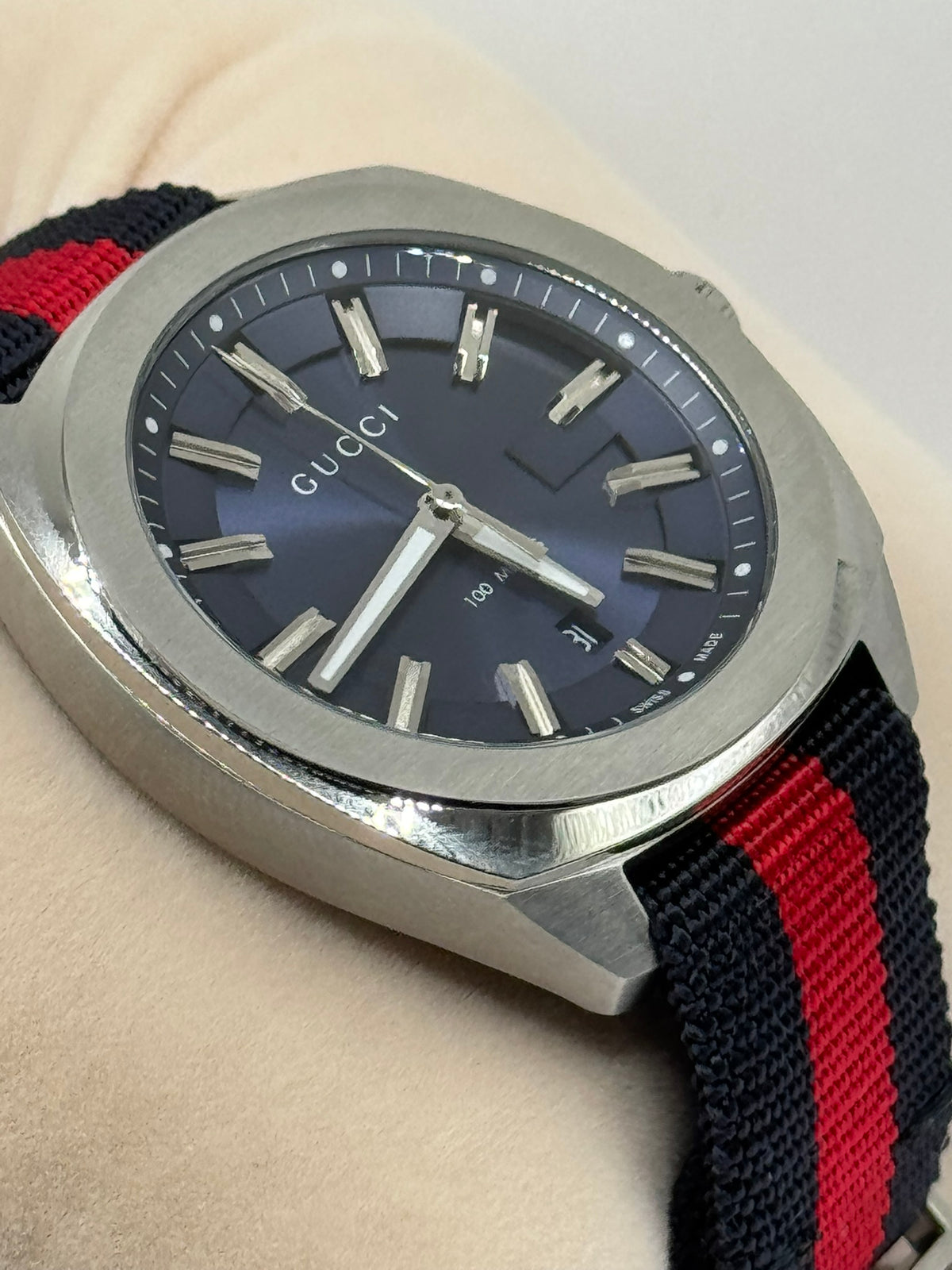Gucci GG2570 Blue Dial – Swiss Made – Red &amp; Blue Web Strap — view 9