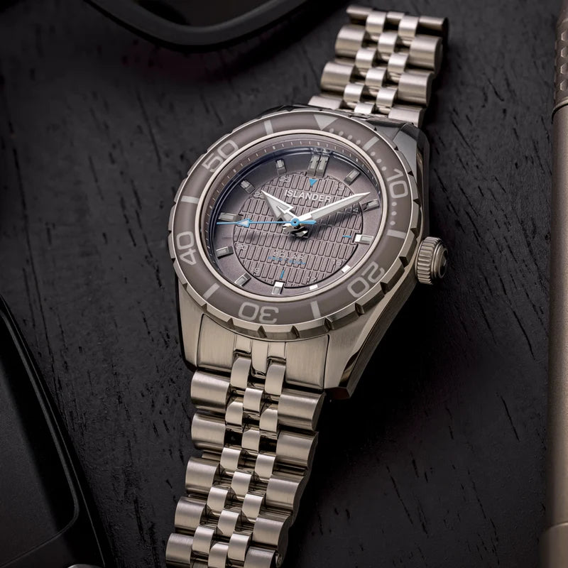 Islander Saltaire ISL-359 – 38mm Solar Dive Watch – Grey Dial – 200M — view 10