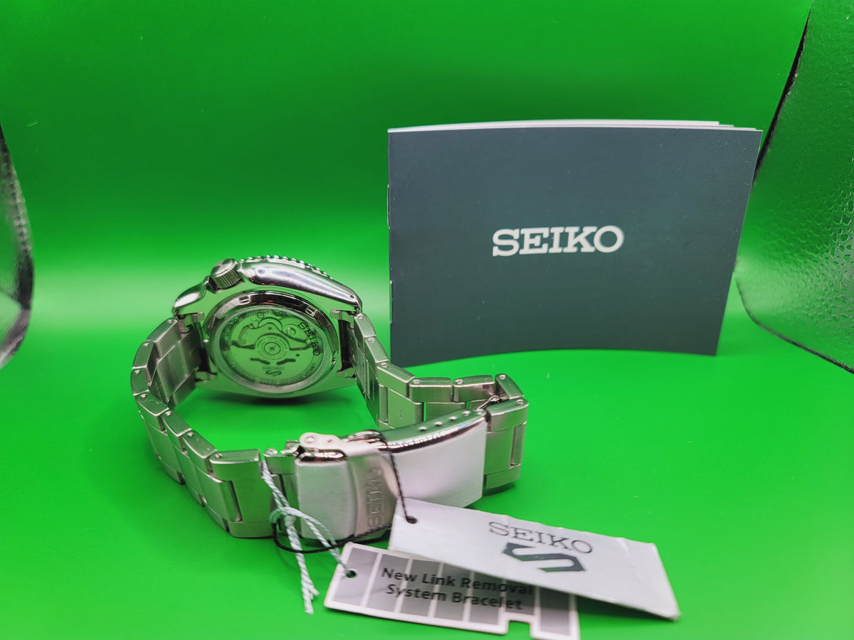 Seiko 5 Sports SRPD51K1 — one of the best-selling Seiko 5 Sports — view 4