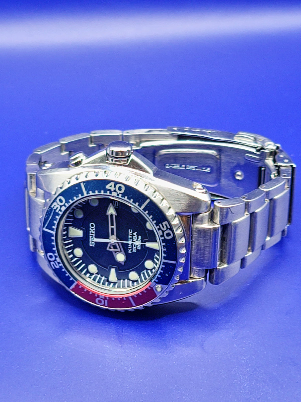 Seiko Kinetic Scuba 200M Pepsi Diver Reference: SKA369P1 / 5M63-0D80 — view 3