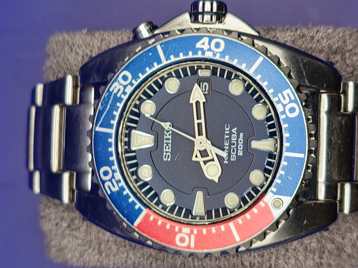 Seiko Kinetic Scuba 200M Pepsi Diver Reference: SKA369P1 / 5M63-0D80 — view 2