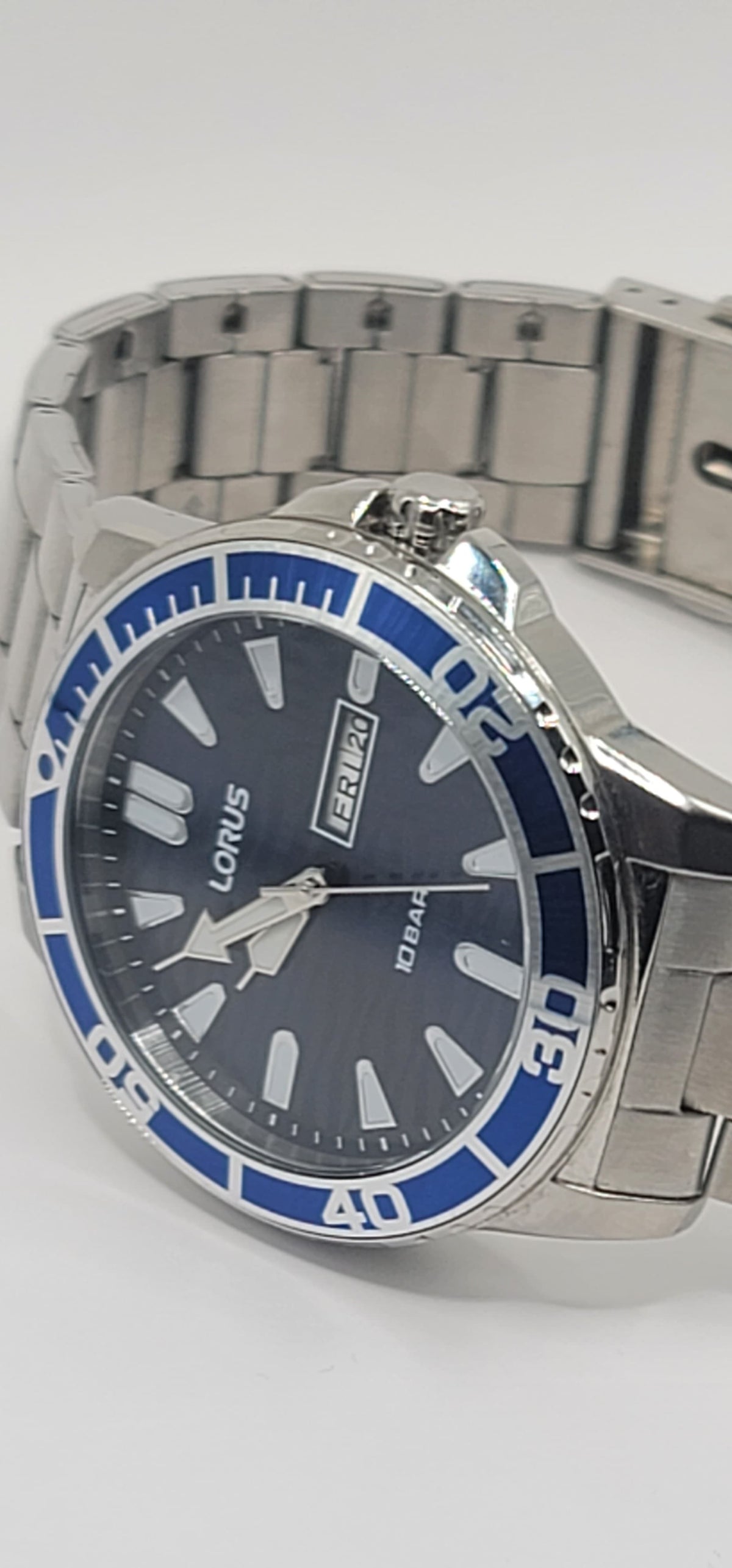 Lorus 42mm Quartz – Dark Blue Sunray Dial | Stainless Steel Bracelet | Day-Date — view 3