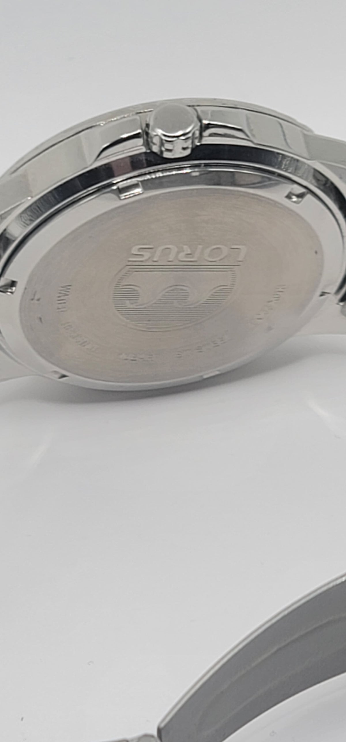 Lorus 42mm Quartz – Dark Blue Sunray Dial | Stainless Steel Bracelet | Day-Date — view 5