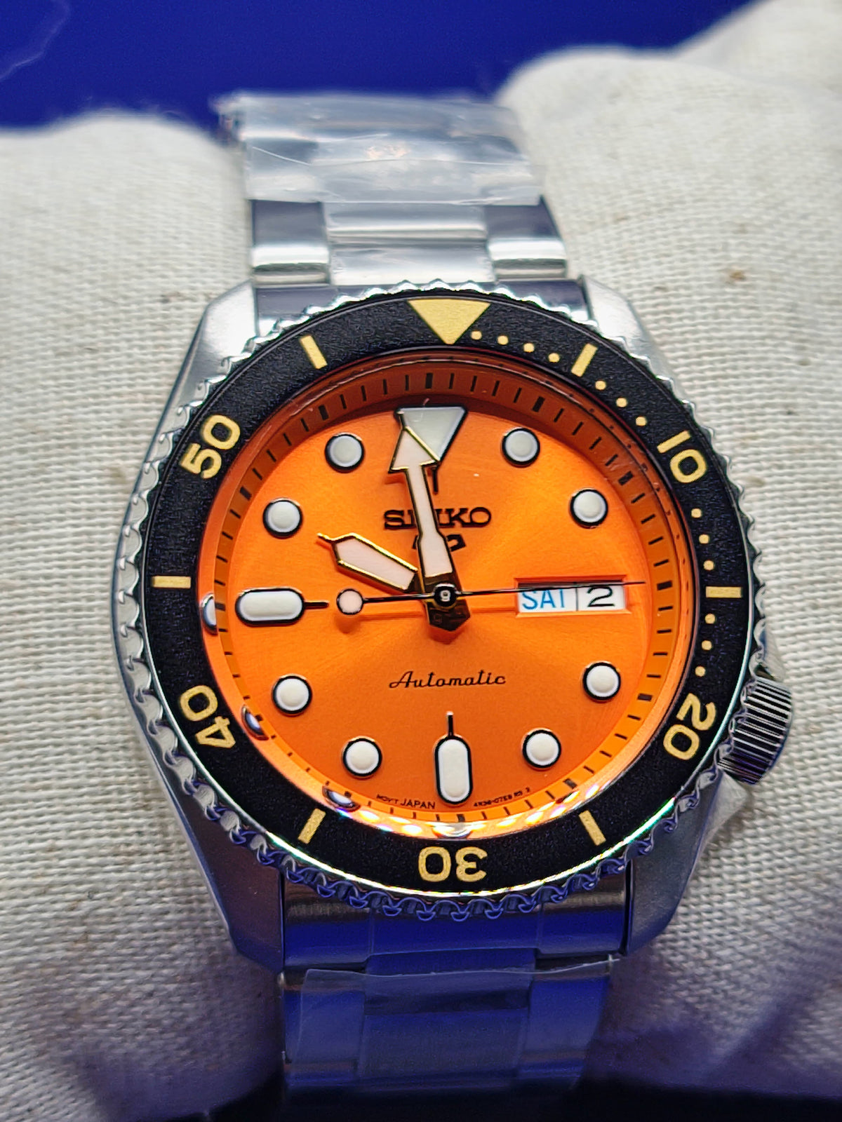 SEIKO 5 SPORTS SRPD59K1 AUTOMATIC Orange Dial Diver Style “Orange Is The New Adventure.” — view 7