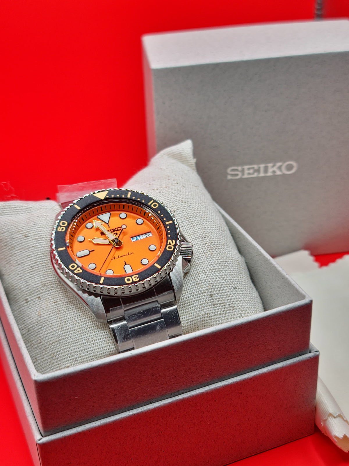 SEIKO 5 SPORTS SRPD59K1 AUTOMATIC Orange Dial Diver Style “Orange Is The New Adventure.” — view 4