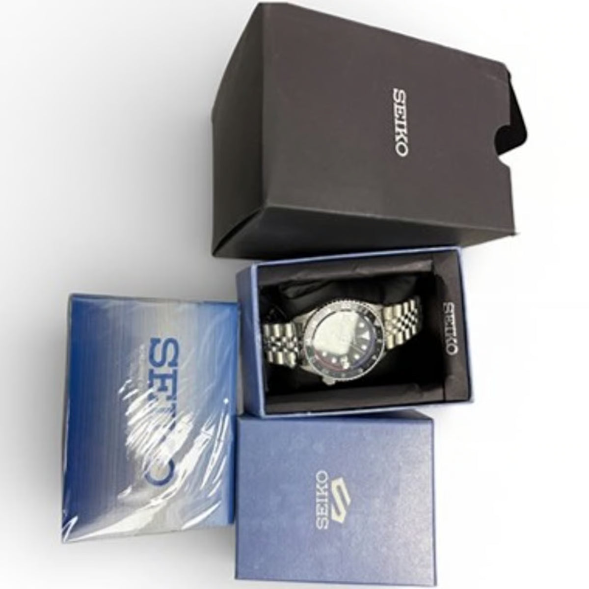 Seiko 5 Sports GMT SSK001 “Bruce Wayne” – Black Dial Automatic GMT — view 6