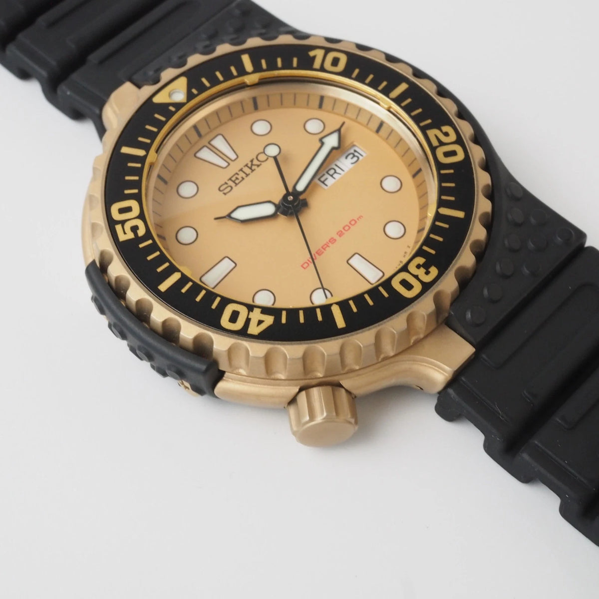 Seiko Giugiaro Air Divers 200m Numbered Limited Edition 1130/2000 – Gold Dial – 43.8mm – 7N36 Quart — view 4