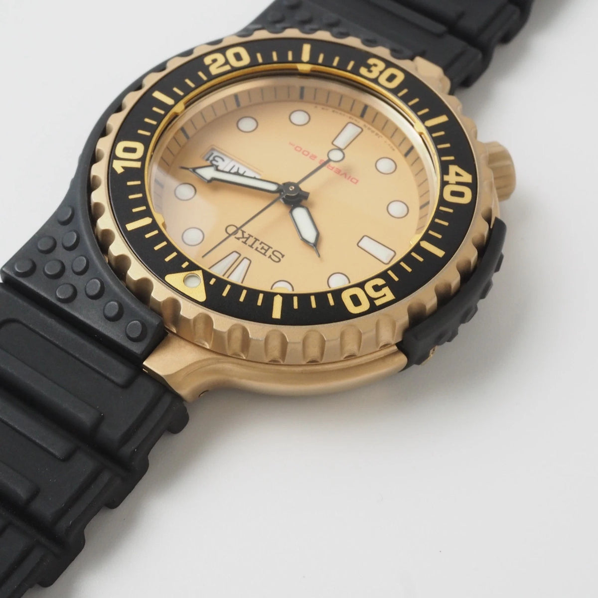 Seiko Giugiaro Air Divers 200m Numbered Limited Edition 1130/2000 – Gold Dial – 43.8mm – 7N36 Quart — view 7